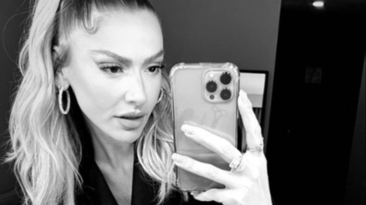 Hadise, evlilik teklifindeki yüzükle fotoğraf paylaştı