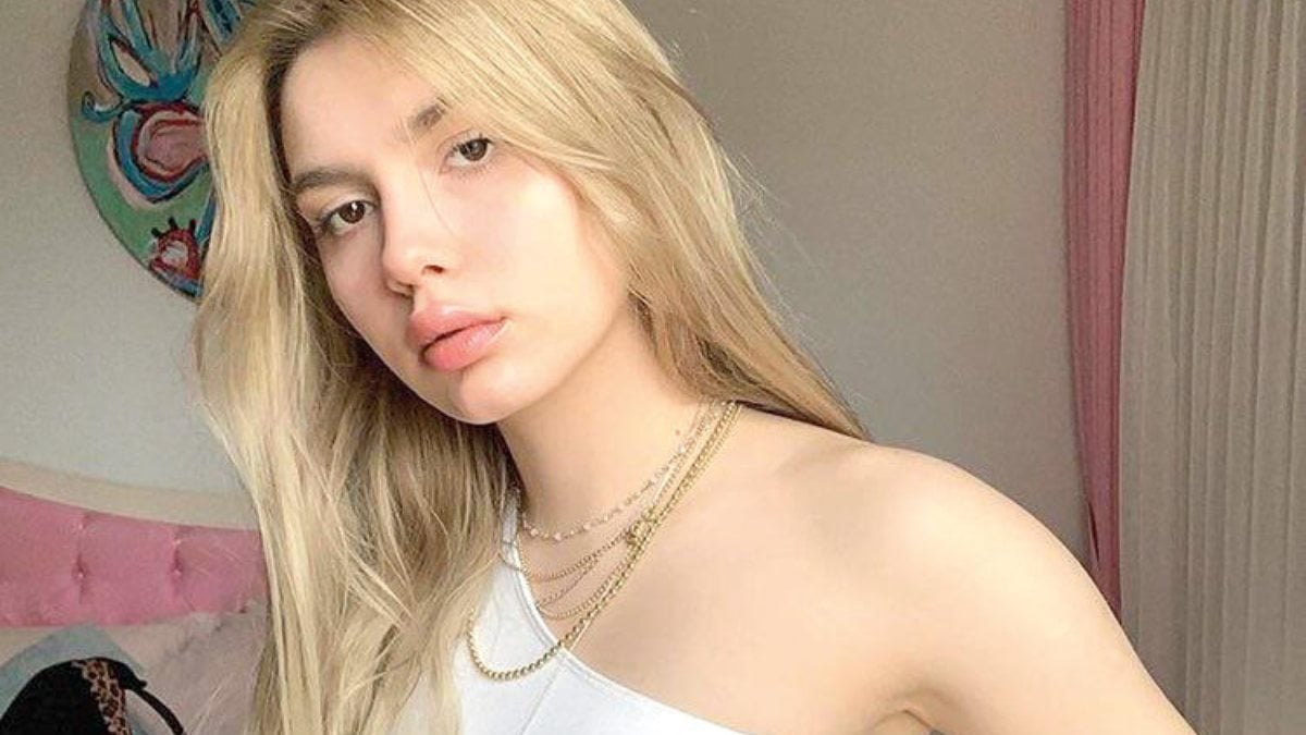 İç çamaşırlı pozuna yorum yağdı! Aleyna Tilki sere serpe uzanıp poz verdi: “Gözlerimiz kamaştı”