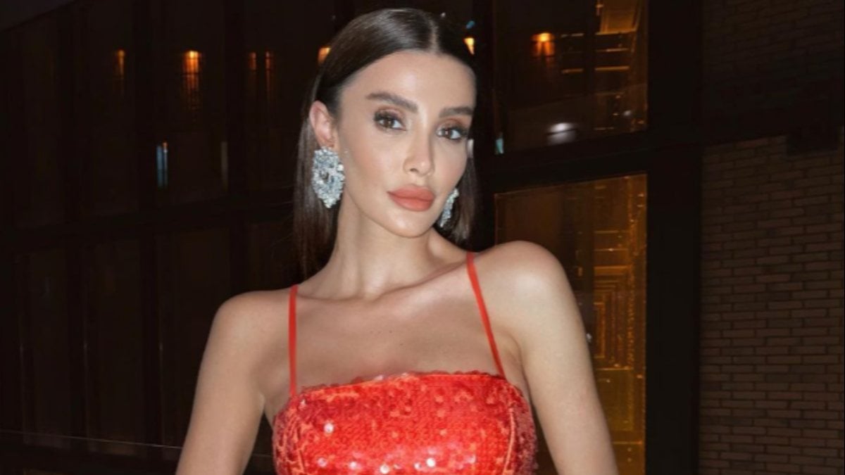 Özge Ulusoy’dan 2022’ye sitemli veda