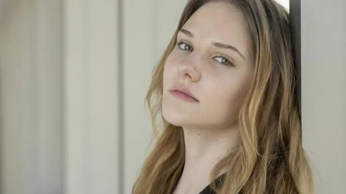 Rus güzeli Alina Boz beyazların içinde cesurca süzüldü, gören yükseldi! ‘Kuğu gibisin’