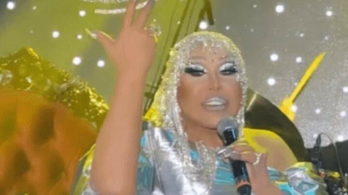 Bülent Ersoy sahnede dans etti