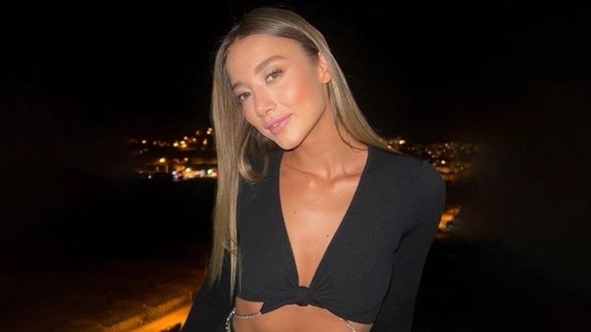 Derin göğüs dekoltesiyle mest etti! Aleyna Kalaycıoğlu’na alev yağdı: “Yaktın yine ortalığı”