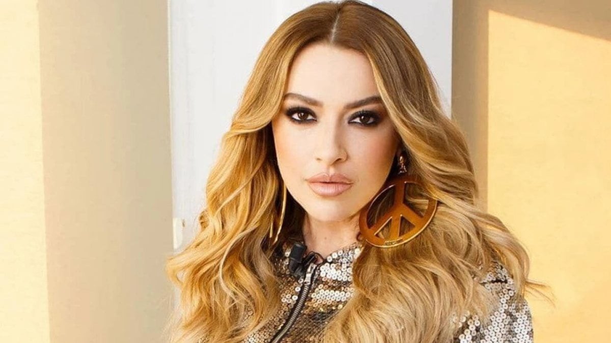 Hadise’den derin dekolteli poz geldi: “Muhteşem portree, selam bebeğim” Alevler havada uçuştu!