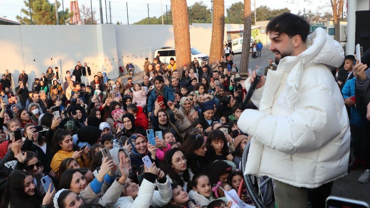 Sefo, memleketi Samsun’da öğrencilerle buluştu