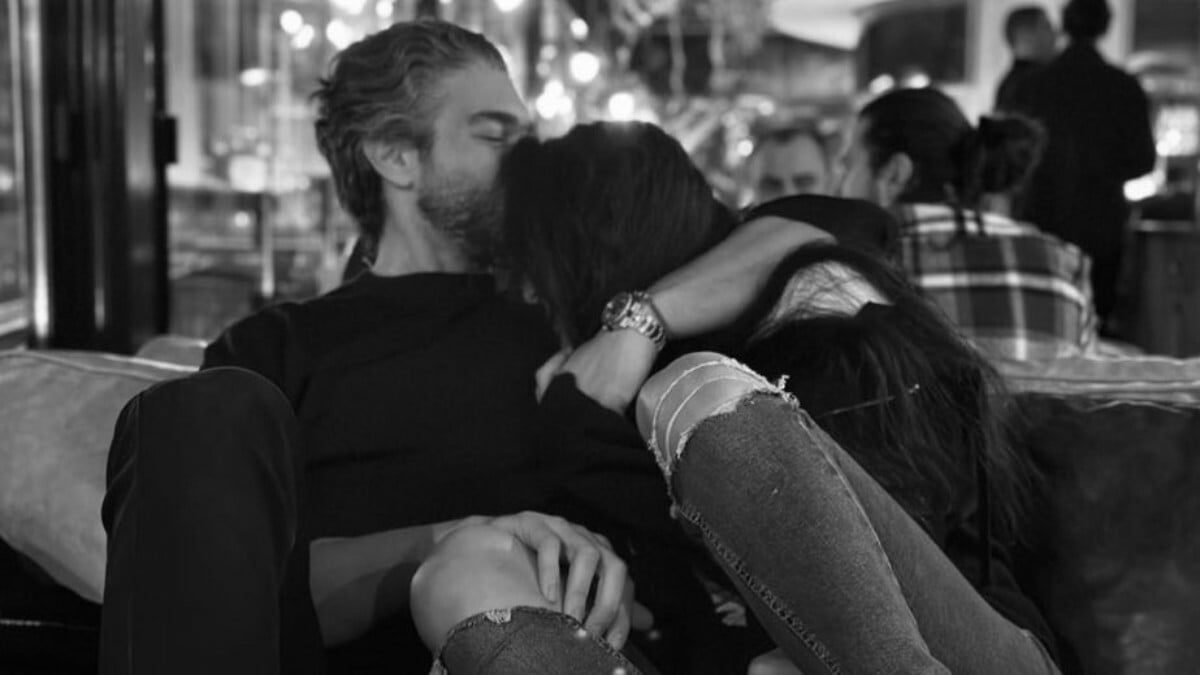 Şükrü Özyıldız’dan aşk pozu