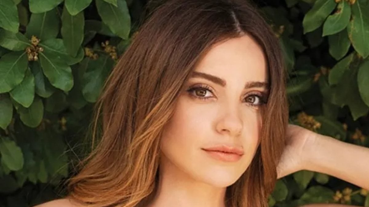 Teşkilat’ın Ceren’i Ezgi Eyüboğlu minisiyle poz verdi, beğeni butonu çöktü! ”Güzelliğine teslimiz”