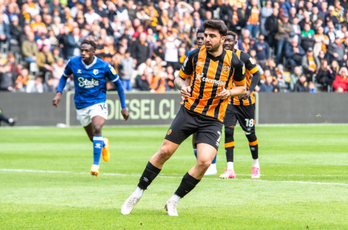 Hull City Kazandı