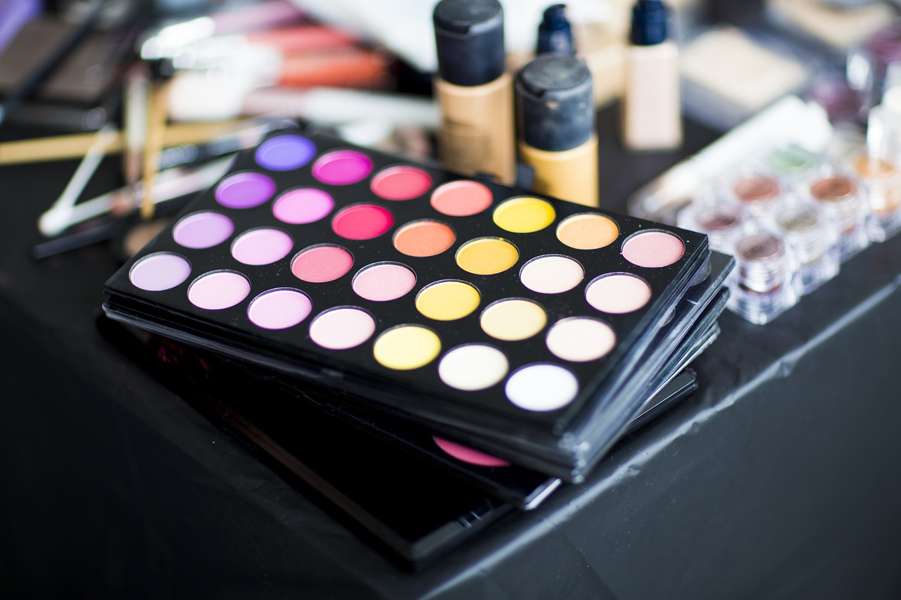 Makyaj Sabitleyici Karşılaştırması: Urban Decay All Nighter mi, NYX Setting Spray mi?