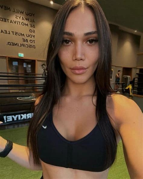 Survivor Kardelen Kimdir?