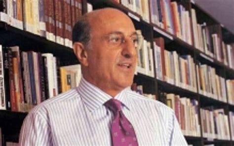 İlhan Kesici Kimdir?
