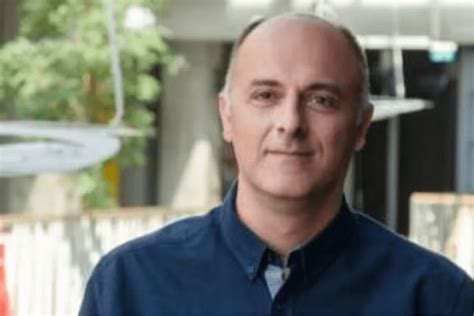 Ümit Özlale Kimdir?
