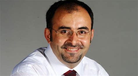 Emre Uslu Kimdir?