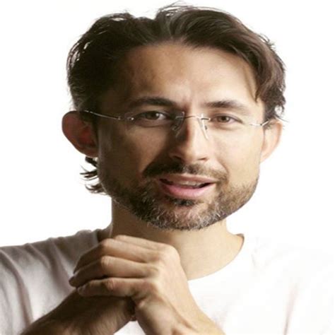 Barış Özcan Kimdir?