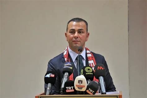 Seyithan İzsiz Kimdir?