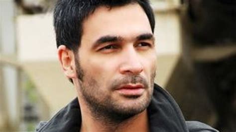 Uğur Işılak Kimdir?