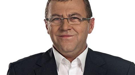 Özay Şendir Kimdir?