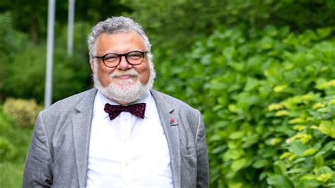 Celal Sengor Kimdir?