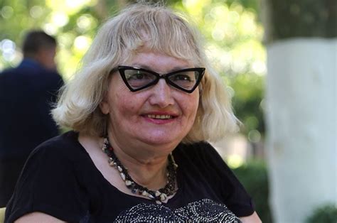 Süslü Füsun Kimdir?