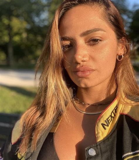 Survivor Buse Kimdir?