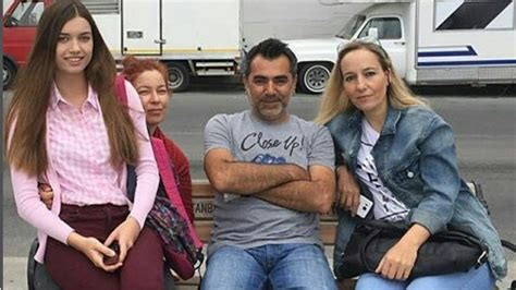 Afra Saraçoğlu Babası Kimdir?