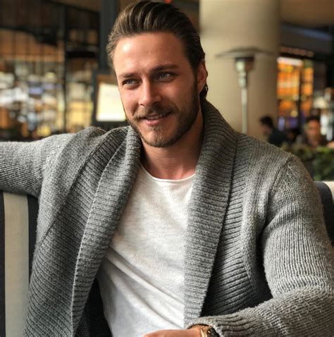 Burak Çelik Kimdir?