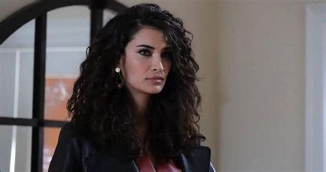Azra Bölek Kimdir?