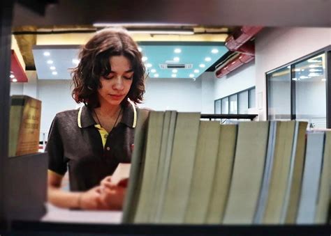 Gül Karen Aça Kimdir?