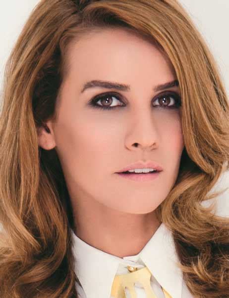 Esra Erol Kimdir?