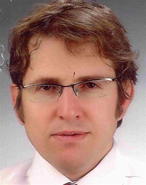 Ekrem Karakaya Kimdir?