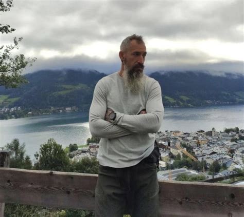 Survivor Özgür Kimdir?