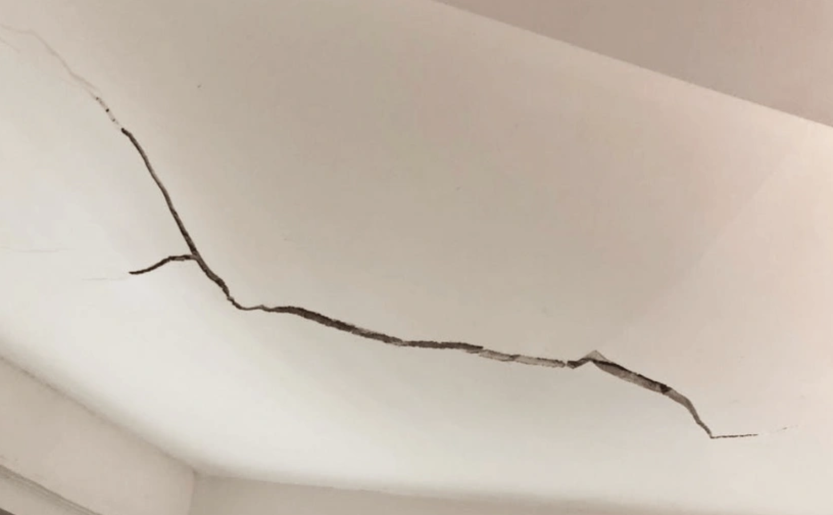 Rüyada Evin Tavanının Kırıldığını Görmek Ne Anlama Gelir?