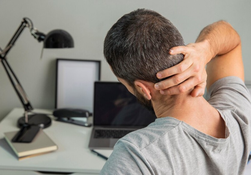 Boyun Fıtığının Yaygın Belirtileri Nelerdir?