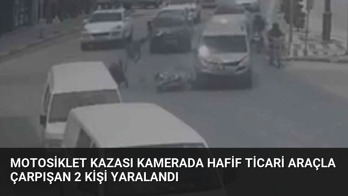 Motosiklet Kazası Kamerada Hafif Ticari Araçla Çarpışan 2 Kişi Yaralandı